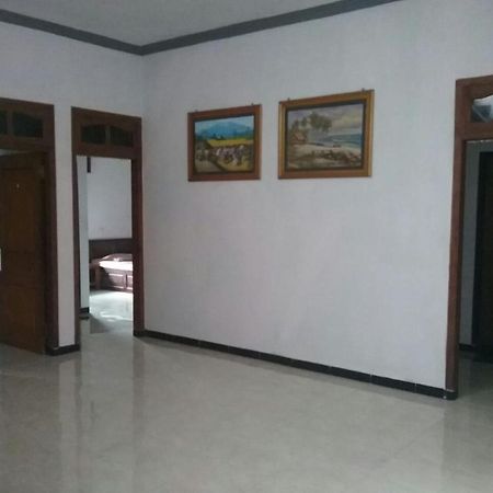 Hotel NGEBEL INDAH Esterno foto