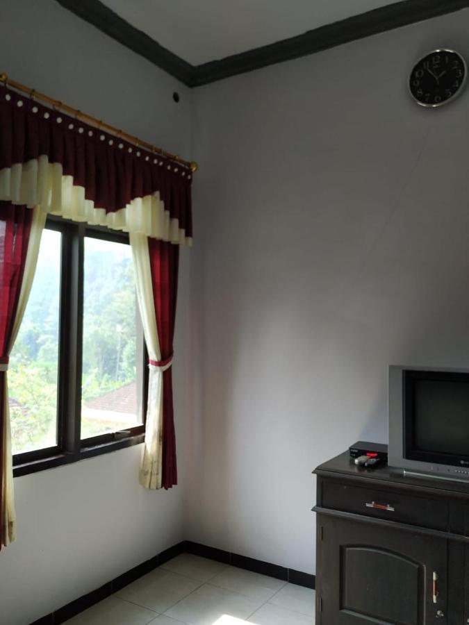 Hotel NGEBEL INDAH Esterno foto